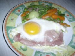 Oeufs au plat sur jambon